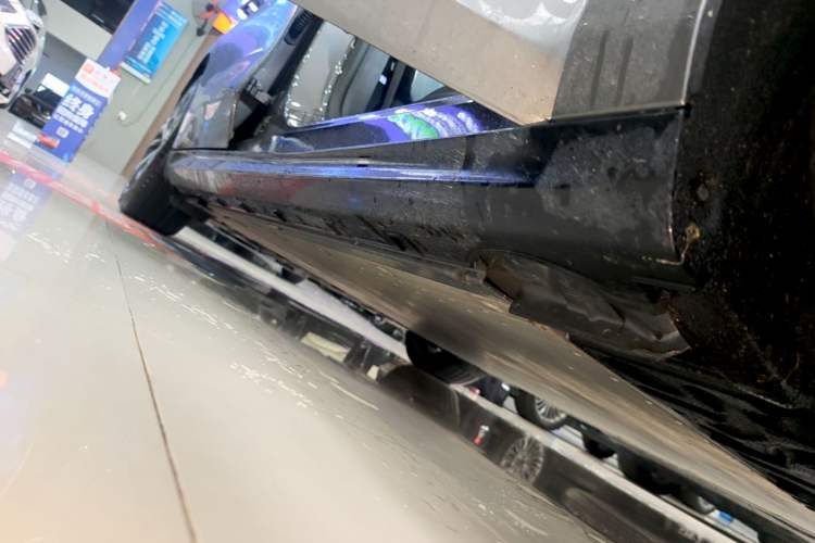 Used Geely Galaxy E8 2025 Model—610km Prestige Version Right Side Sill