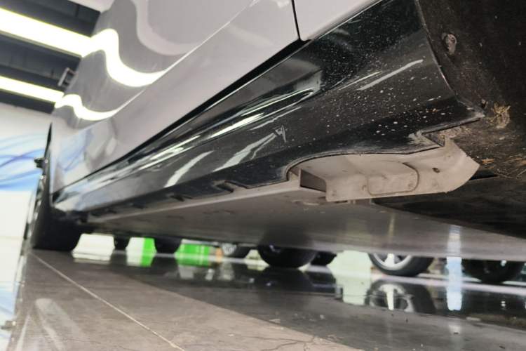 Used Geely Galaxy E8 2025 700 km Long-Range Intelligent Driving Version Right Side Sill