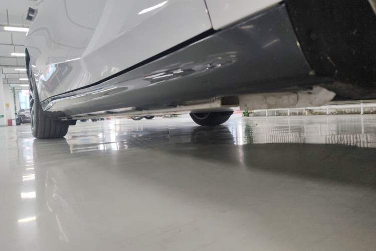 Used Geely Galaxy E8 2025 700 km Long-Range Intelligent Driving Version Right Side Sill
