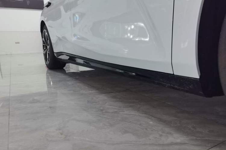 Used Geely Galaxy E8 2025 700 km Long-Range Intelligent Driving Version Right Side Sill