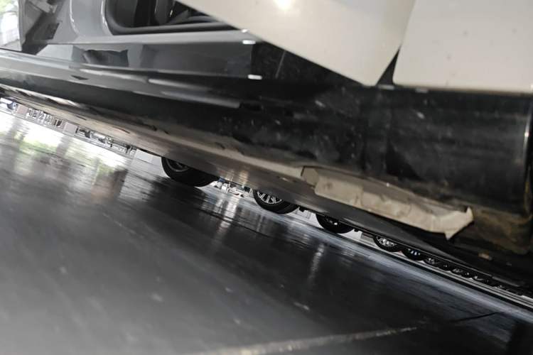 Used Geely Galaxy E8 2025 700 km Long-Range Intelligent Driving Version Right Side Sill