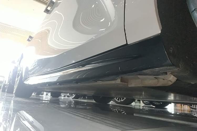 Used Geely Galaxy E8 2025 700 km Long-Range Intelligent Driving Version Right Side Sill