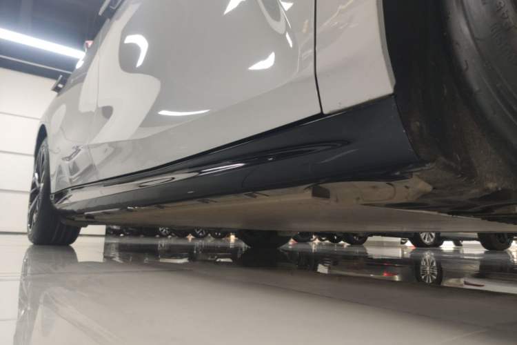 Used Geely Galaxy E8 2025 700 km Long-Range Intelligent Driving Version Right Side Sill