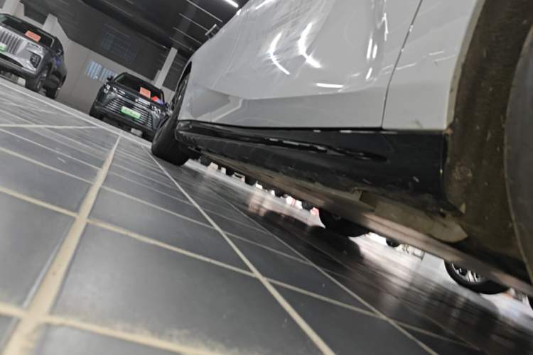 Used Geely Galaxy E8 2025 700 km Long-Range Intelligent Driving Version Right Side Sill