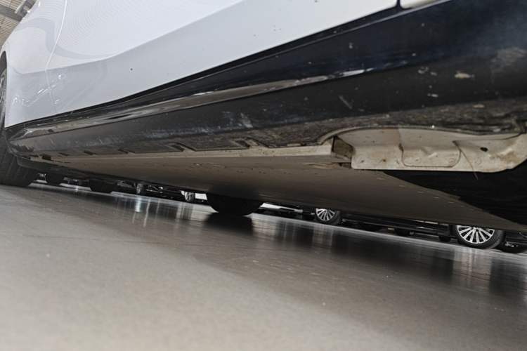 Used Geely Galaxy E8 2025 700 km Long-Range Intelligent Driving Version Right Side Sill
