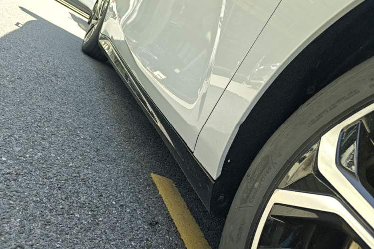 Used Geely Galaxy E8 2025 700 km Long-Range Intelligent Driving Version Right Side Sill