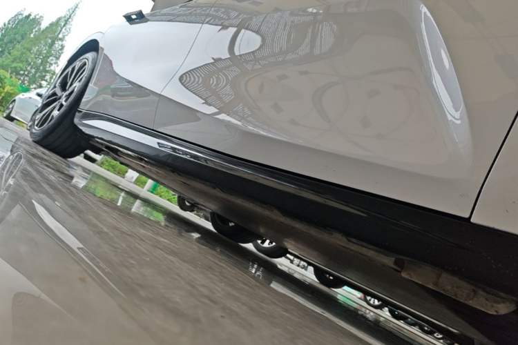 Used Geely Galaxy E8 2025 700 km Long-Range Intelligent Driving Version Right Side Sill