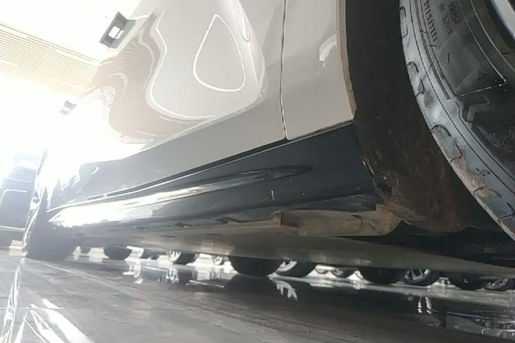 Used Geely Galaxy E8 2025 700 km Long-Range Intelligent Driving Version Right Side Sill