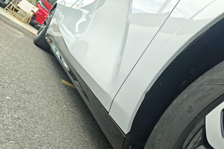 Used Geely Galaxy E8 2025 700 km Long-Range Intelligent Driving Version Right Side Sill