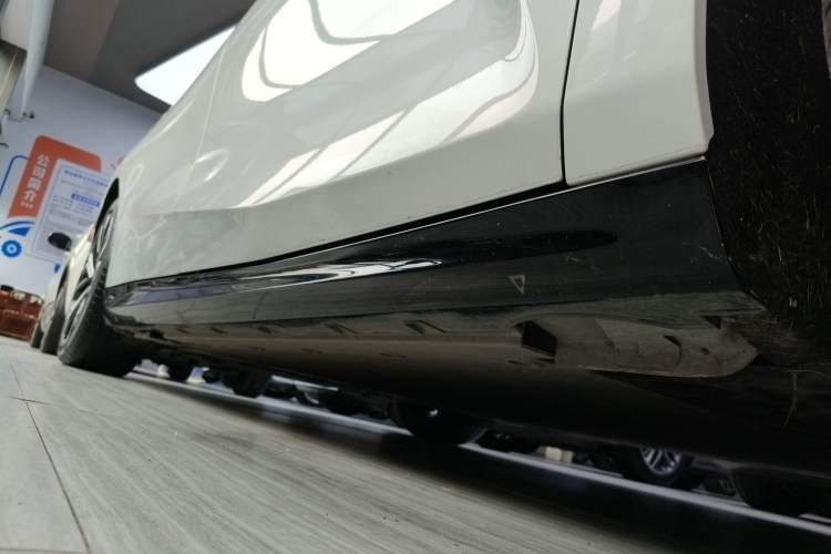 Used Geely Galaxy E8 2025 575 km Exploration Intelligent Driving Edition Right Side Sill