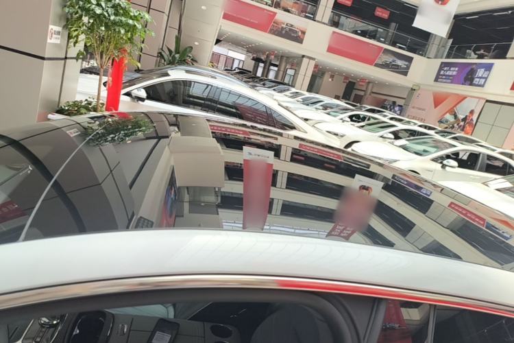 Used Geely Galaxy E8 2025 700 km Long-Range Intelligent Driving Version Roof