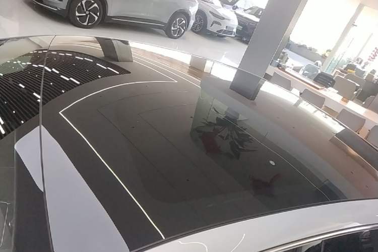 Used Geely Galaxy E8 2025 700 km Long-Range Intelligent Driving Version Roof