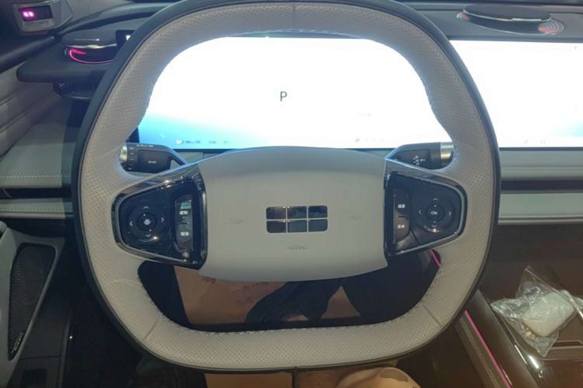 Used Geely Galaxy E8 2025 700 km Long-Range Intelligent Driving Version Steering Wheel