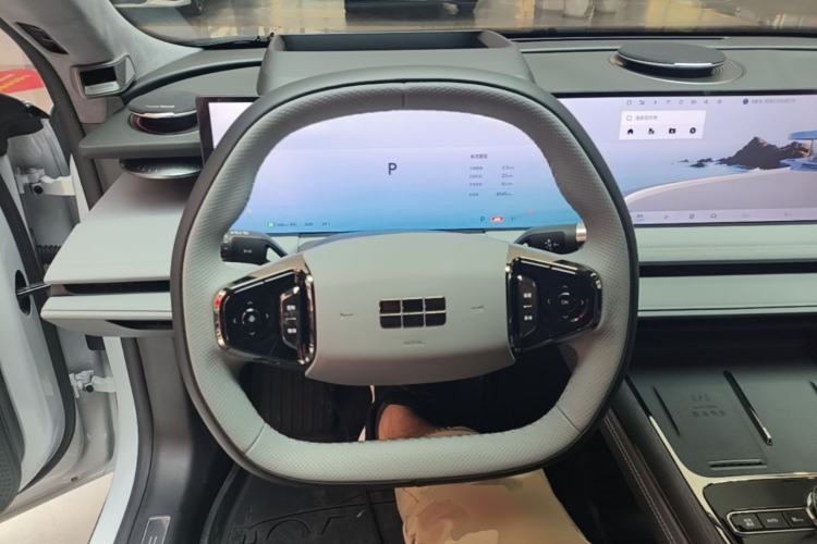 Used Geely Galaxy E8 2025 700 km Long-Range Intelligent Driving Version Steering Wheel