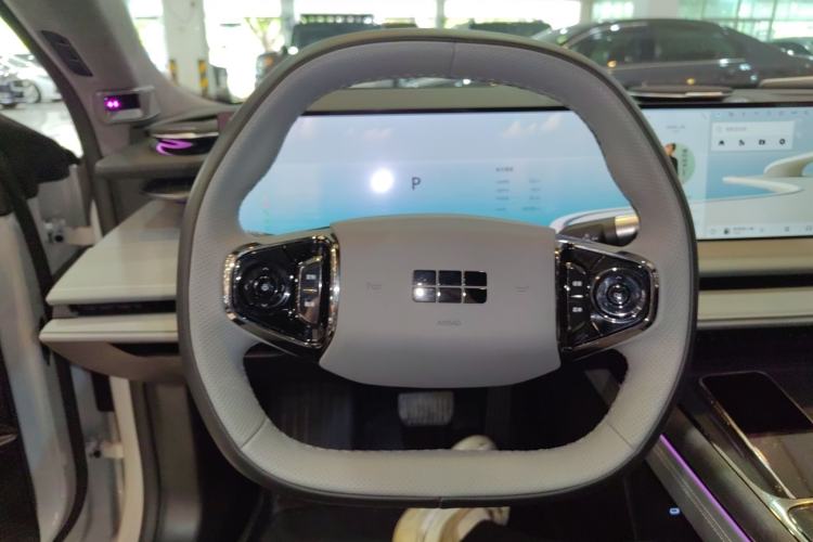 Used Geely Galaxy E8 2025 700 km Long-Range Intelligent Driving Version Steering Wheel