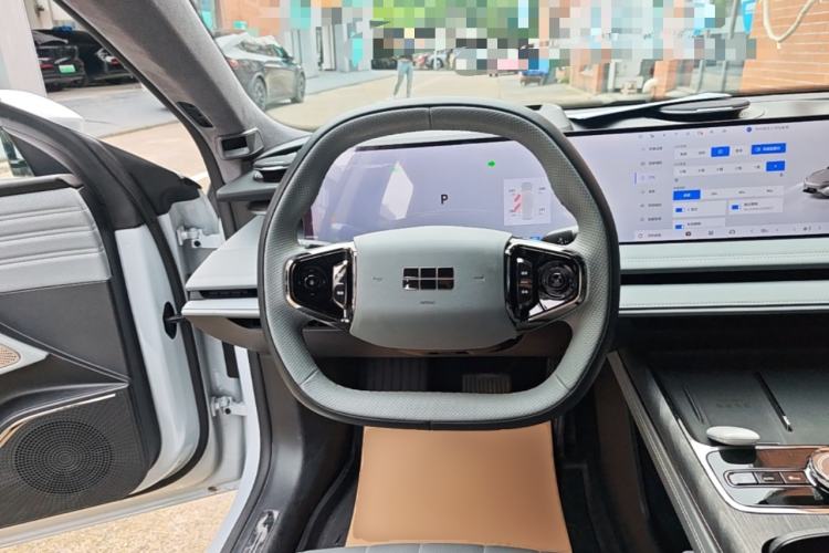 Used Geely Galaxy E8 2025 700 km Long-Range Intelligent Driving Version Steering Wheel
