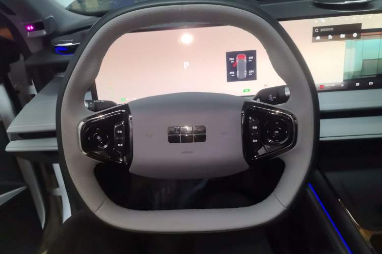 Used Geely Galaxy E8 2025 700 km Long-Range Intelligent Driving Version Steering Wheel