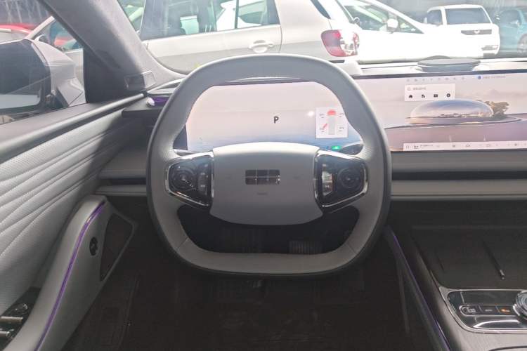 Used Geely Galaxy E8 2025 700 km Long-Range Intelligent Driving Version Steering Wheel