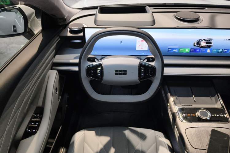 Used Geely Galaxy E8 2025 700 km Long-Range Intelligent Driving Version Steering Wheel
