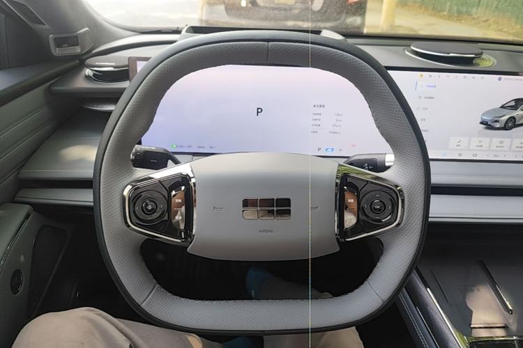 Used Geely Galaxy E8 2025 700 km Long-Range Intelligent Driving Version Steering Wheel