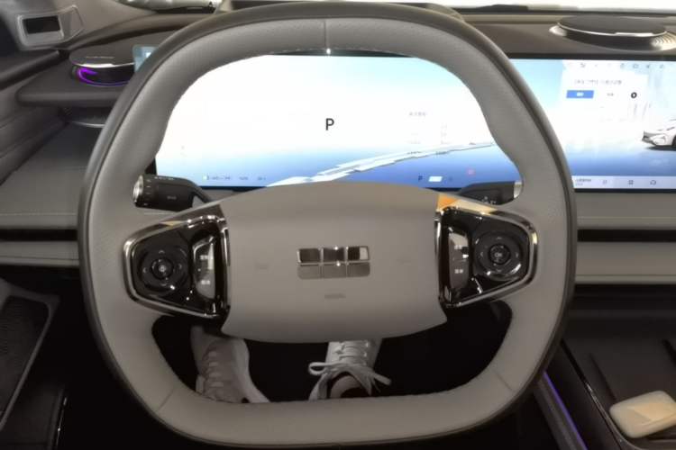 Used Geely Galaxy E8 2025 700 km Long-Range Intelligent Driving Version Steering Wheel