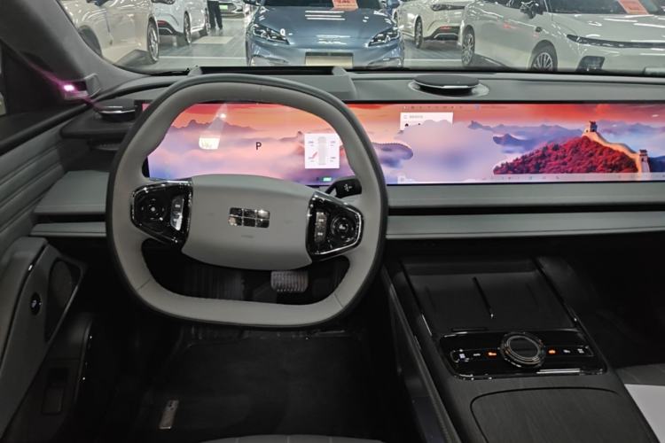 Used Geely Galaxy E8 2025 700 km Long-Range Intelligent Driving Version Steering Wheel