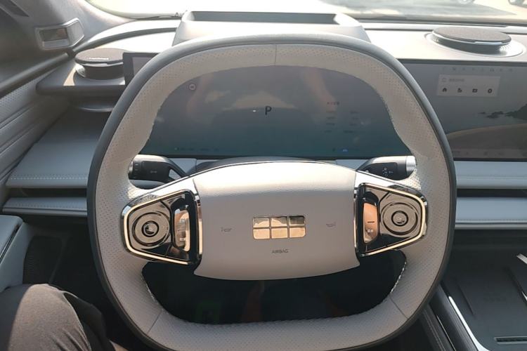 Used Geely Galaxy E8 2025 700 km Long-Range Intelligent Driving Version Steering Wheel