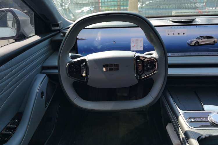 Used Geely Galaxy E8 2025 700 km Long-Range Intelligent Driving Version Steering Wheel