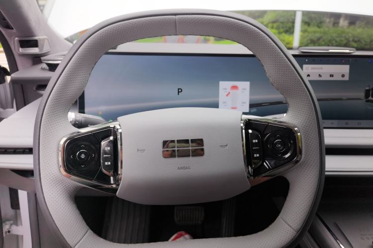 Used Geely Galaxy E8 2025 700 km Long-Range Intelligent Driving Version Steering Wheel