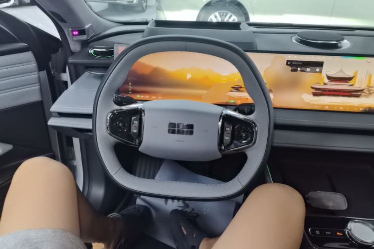 Used Geely Galaxy E8 2025 700 km Long-Range Intelligent Driving Version Steering Wheel