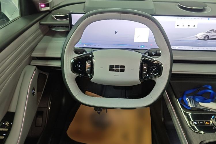 Used Geely Galaxy E8 2025 700 km Long-Range Intelligent Driving Version Steering Wheel