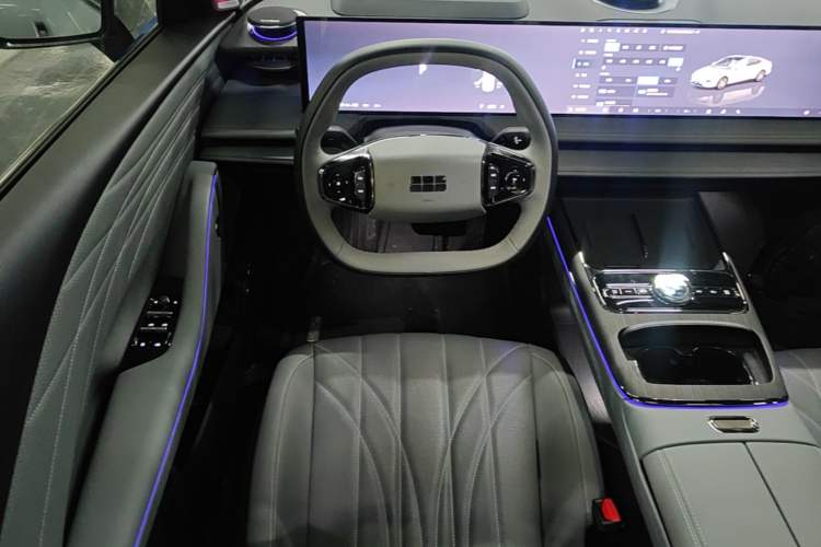 Used Geely Galaxy E8 2025 700 km Long-Range Intelligent Driving Version Steering Wheel
