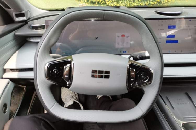 Used Geely Galaxy E8 2025 700 km Long-Range Intelligent Driving Version Steering Wheel