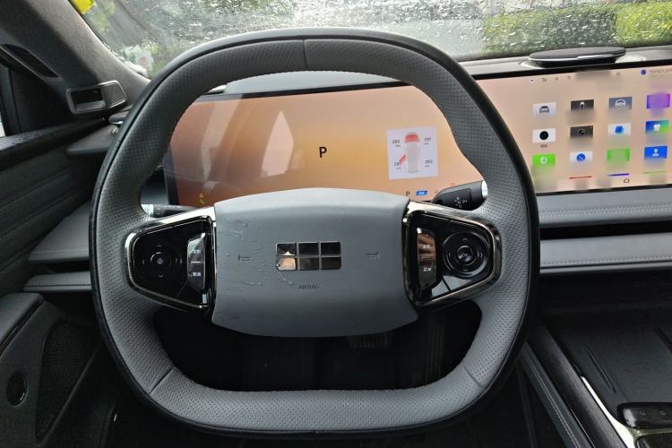 Used Geely Galaxy E8 2025 700 km Long-Range Intelligent Driving Version Steering Wheel
