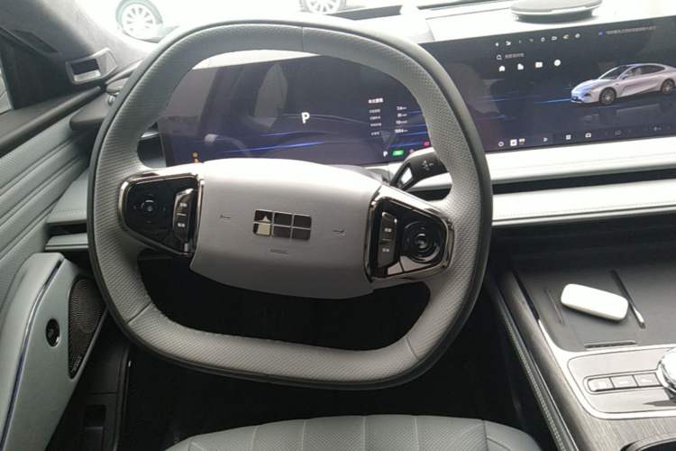 Used Geely Galaxy E8 2025 700 km Long-Range Intelligent Driving Version Steering Wheel