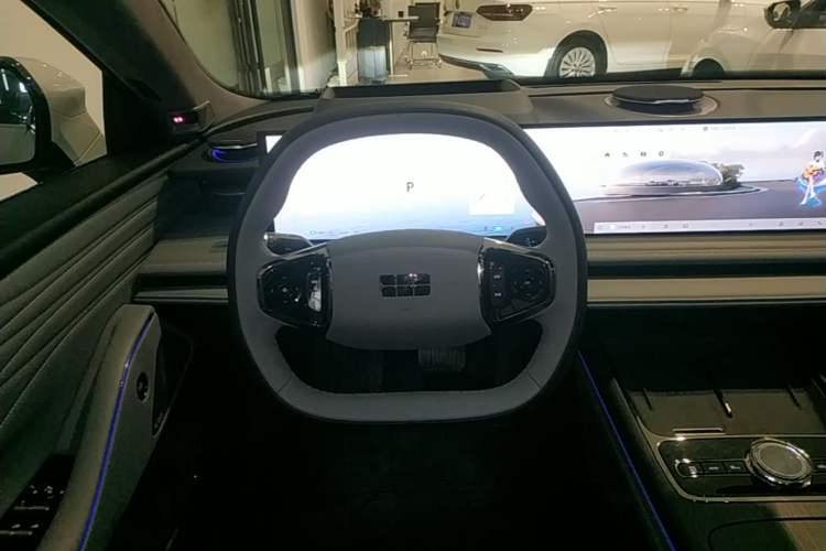 Used Geely Galaxy E8 2025 700 km Long-Range Intelligent Driving Version Steering Wheel