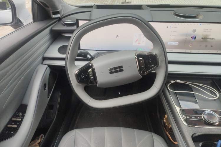 Used Geely Galaxy E8 2025 700 km Long-Range Intelligent Driving Version Steering Wheel