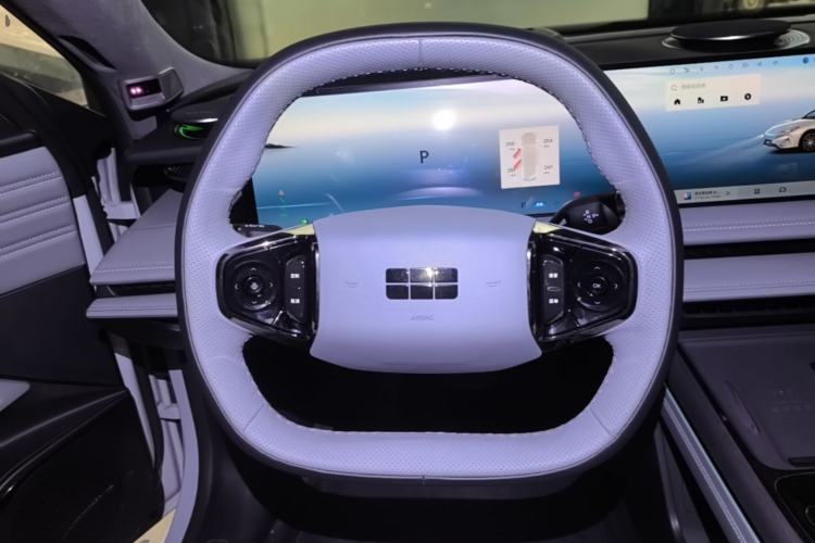 Used Geely Galaxy E8 2025 700 km Long-Range Intelligent Driving Version Steering Wheel