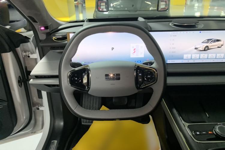 Used Geely Galaxy E8 2025 700 km Long-Range Intelligent Driving Version Steering Wheel