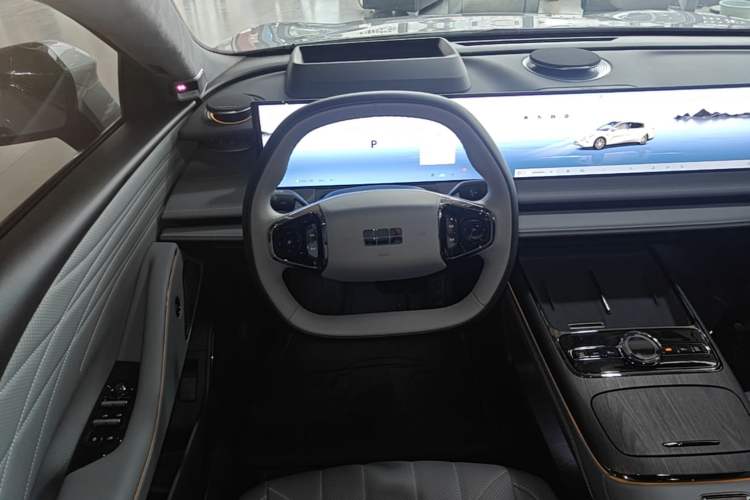 Used Geely Galaxy E8 2025 700 km Long-Range Intelligent Driving Version Steering Wheel