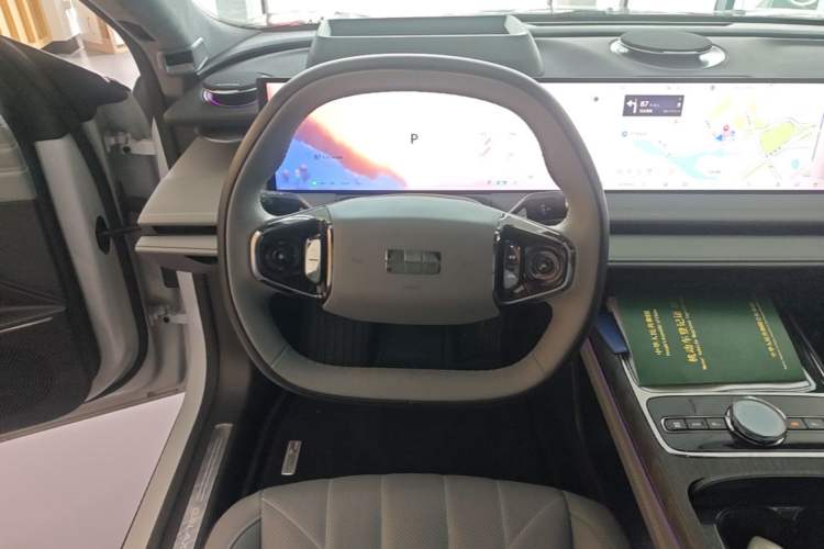 Used Geely Galaxy E8 2025 700 km Long-Range Intelligent Driving Version Steering Wheel