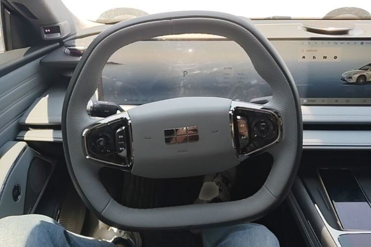 Used Geely Galaxy E8 2025 700 km Long-Range Intelligent Driving Version Steering Wheel
