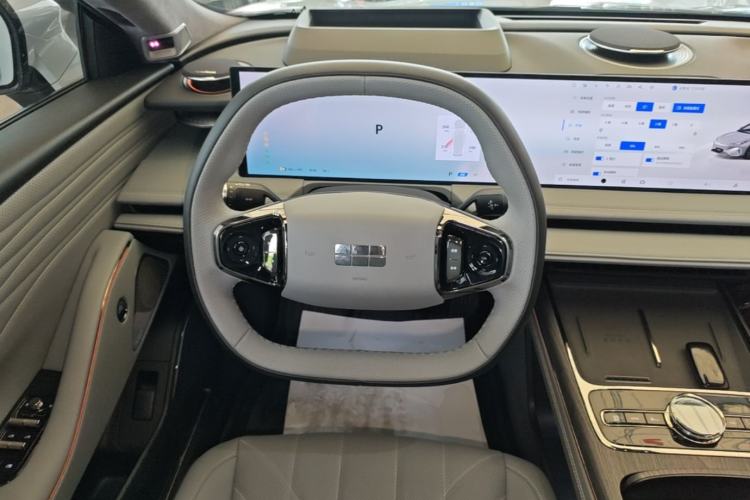 Used Geely Galaxy E8 2025 700 km Long-Range Intelligent Driving Version Steering Wheel