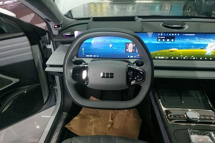 Used Geely Galaxy E8 2025 700 km Long-Range Intelligent Driving Version Steering Wheel