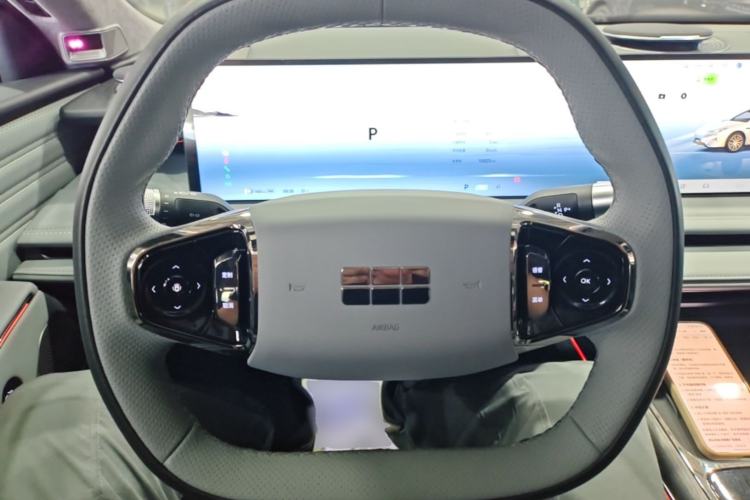 Used Geely Galaxy E8 2025 700 km Long-Range Intelligent Driving Version Steering Wheel