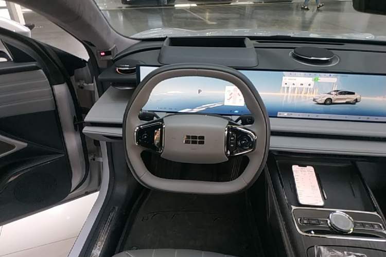 Used Geely Galaxy E8 2025 700 km Long-Range Intelligent Driving Version Steering Wheel