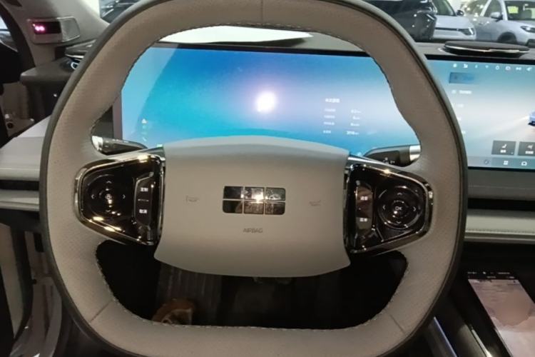 Used Geely Galaxy E8 2025 700 km Long-Range Intelligent Driving Version Steering Wheel