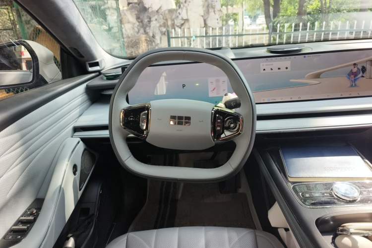 Used Geely Galaxy E8 2025 700 km Long-Range Intelligent Driving Version Steering Wheel