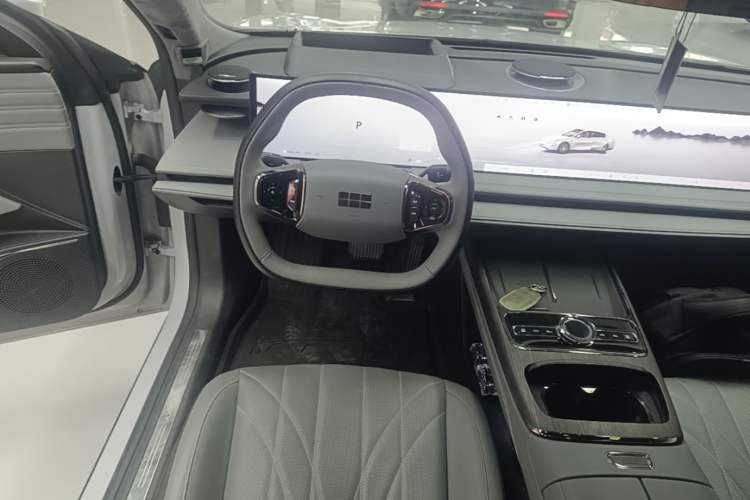 Used Geely Galaxy E8 2025 Model—610km Exploration+ Version Steering Wheel