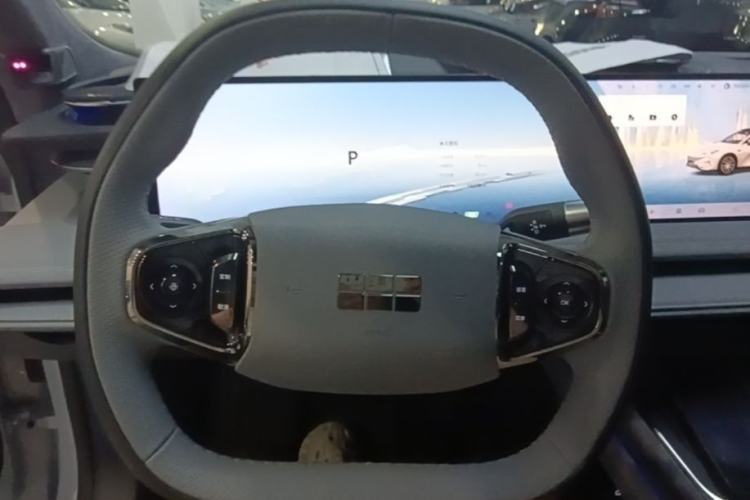 Used Geely Galaxy E8 2025 700 km Long-Range Intelligent Driving Version Steering Wheel